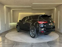 Toyota Hilux SW4