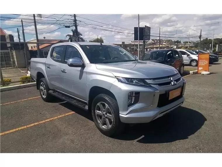 Mitsubishi L200 Triton Prata 6