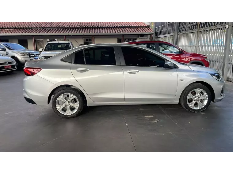 Chevrolet Onix Prata 5