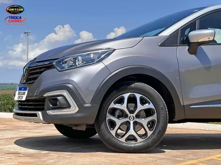 Renault Captur Cinza 17