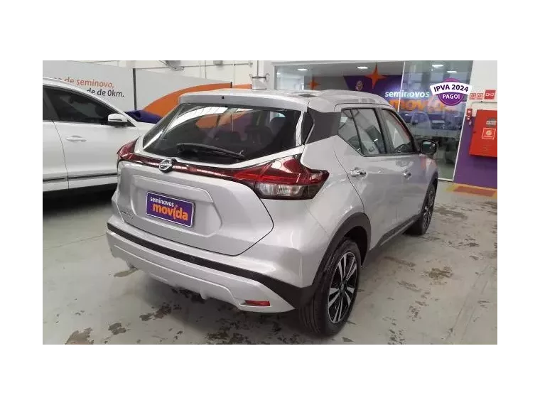 Nissan Kicks Prata 8