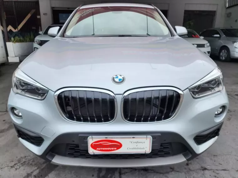 BMW X1 Prata 8