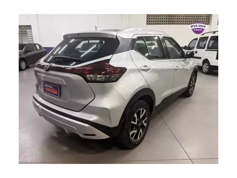 Nissan Kicks Prata 4