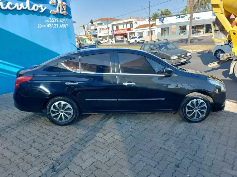 Nissan Versa Preto 10