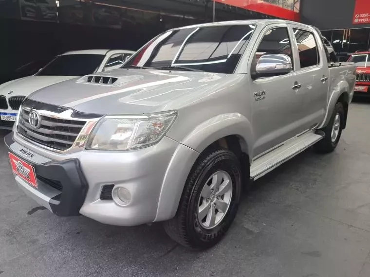 Toyota Hilux Prata 2