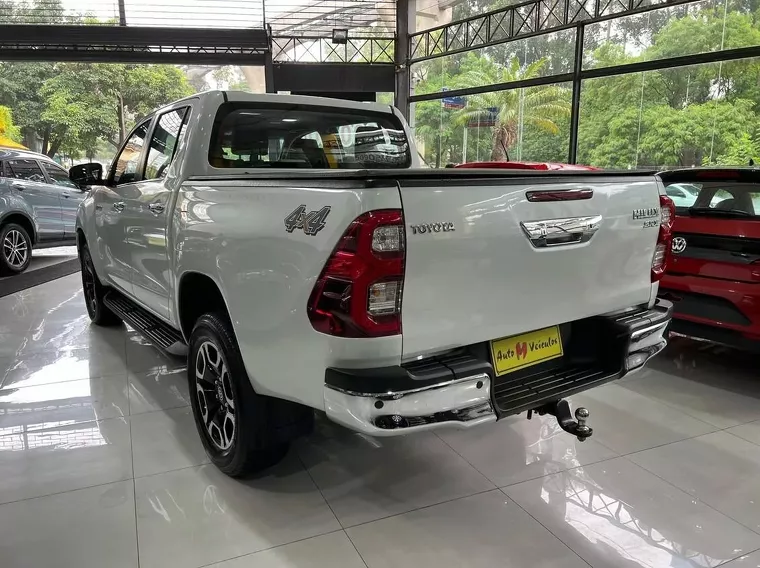 Toyota Hilux Branco 4