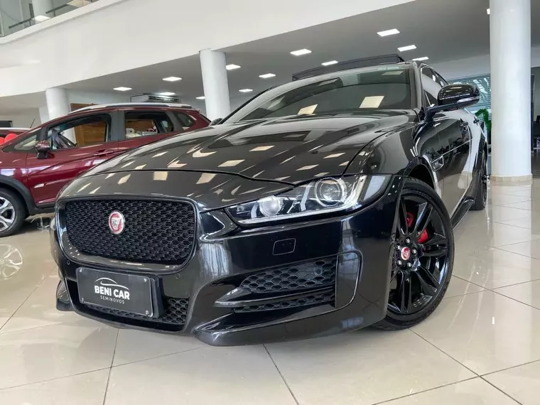 Jaguar XE Preto 7