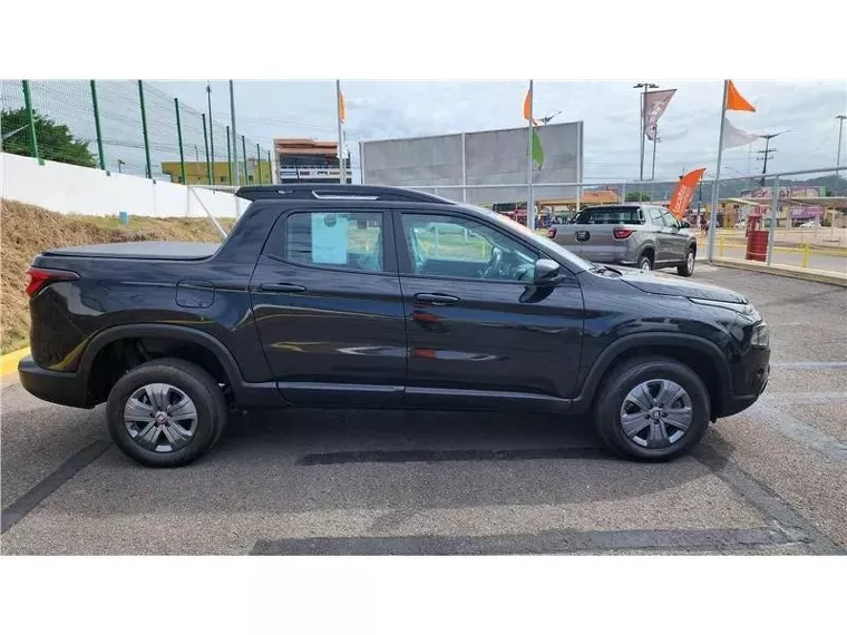 Fiat Toro Preto 10