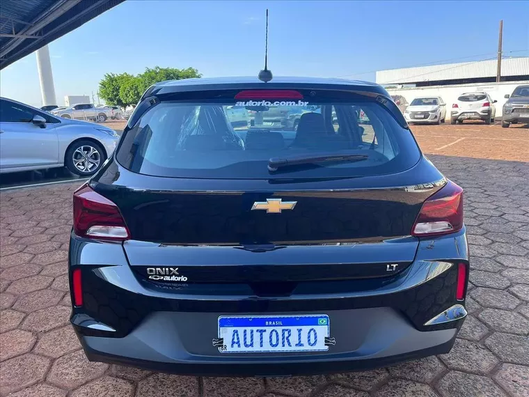 Chevrolet Onix Preto 2