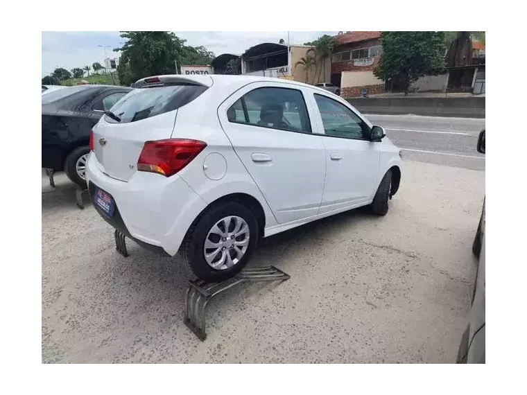 Chevrolet Onix Branco 1