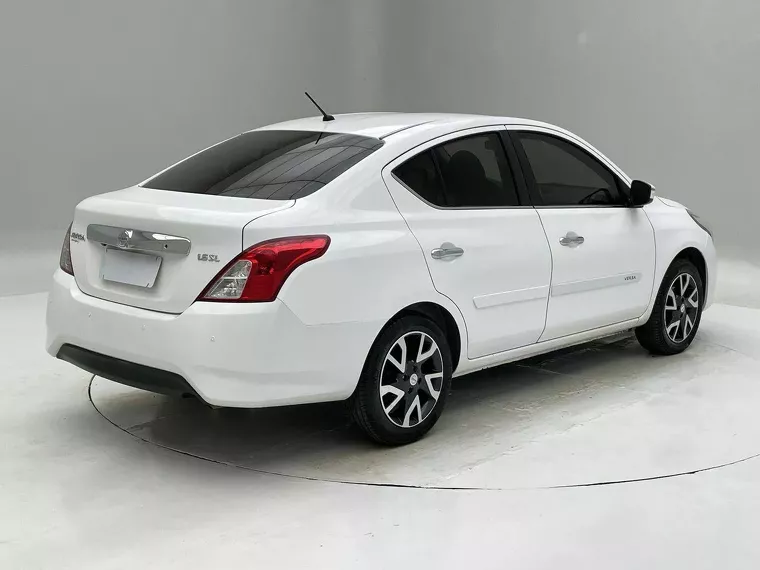 Nissan Versa Branco 4