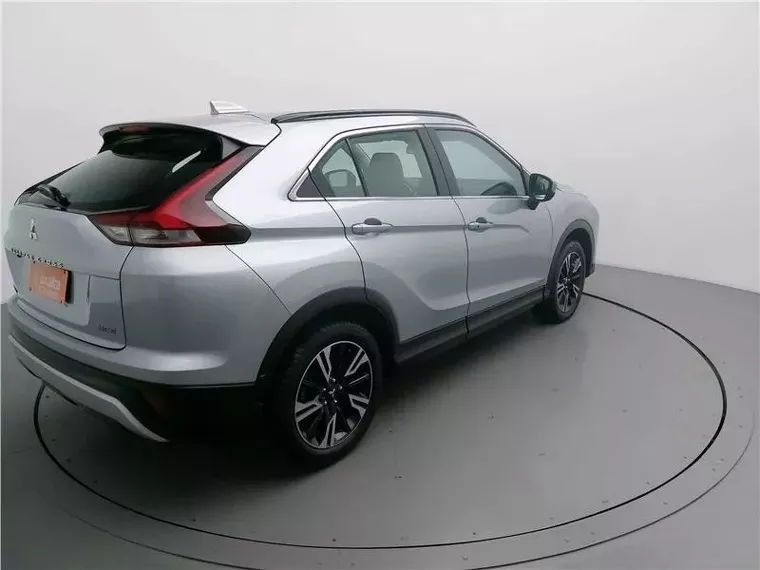 Mitsubishi Eclipse Cross Prata 2