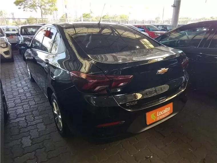 Chevrolet Onix Preto 9