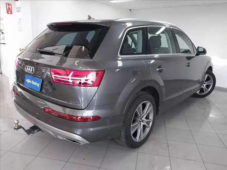 Audi Q7 Cinza 8