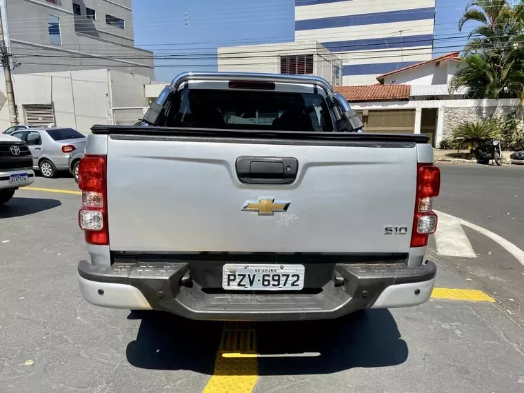 Chevrolet S10 Prata 12