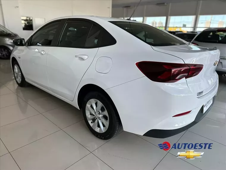 Chevrolet Onix Branco 11