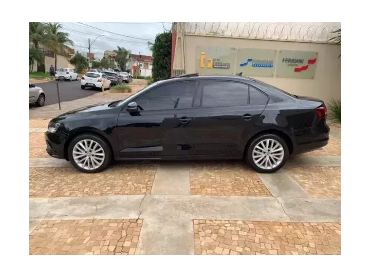 Volkswagen Jetta Preto 2