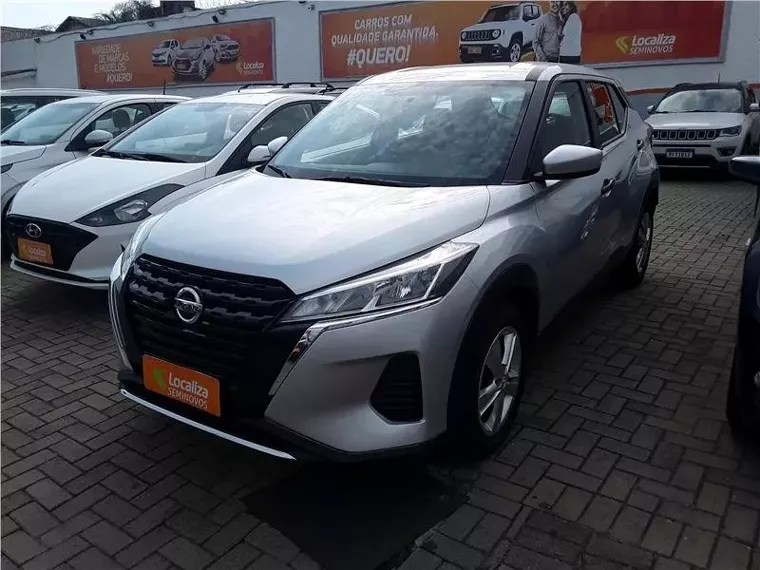 Nissan Kicks Prata 1