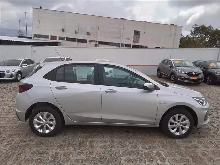 Chevrolet Onix Prata 10