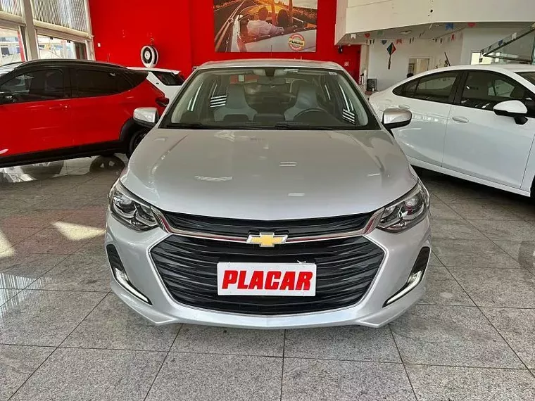 Chevrolet Onix Prata 5