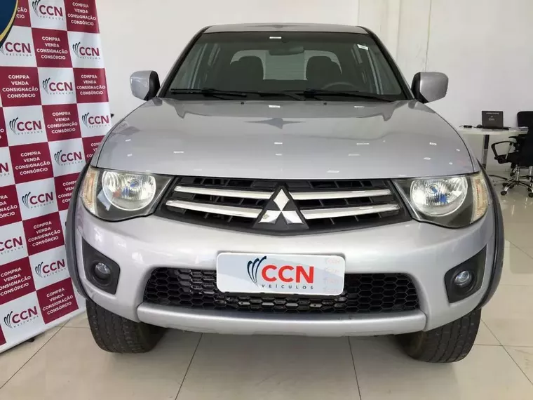 Mitsubishi L200 Triton Prata 5