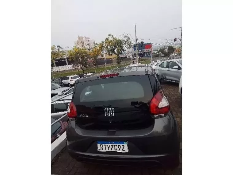 Fiat Mobi Cinza 5