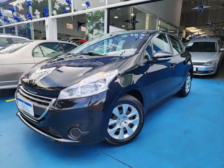 Peugeot 208 Preto 10