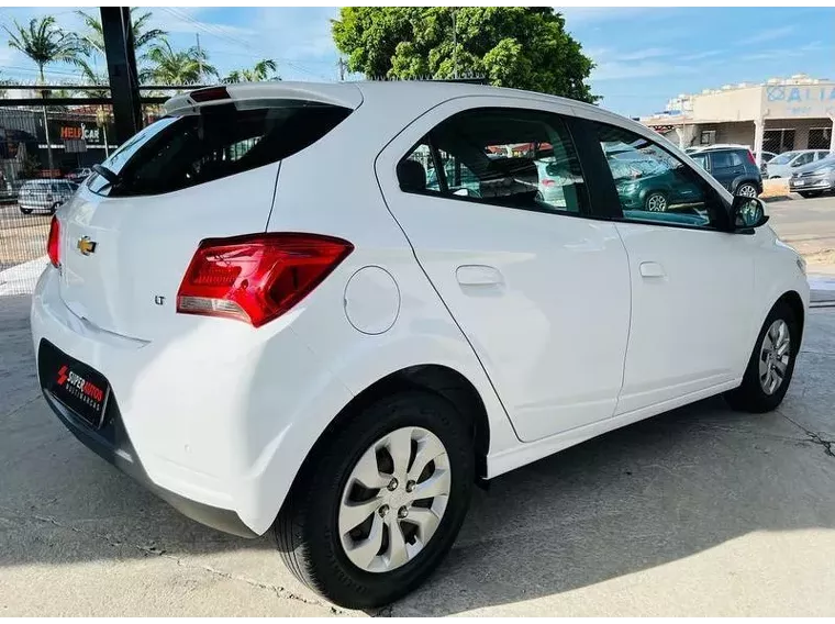 Chevrolet Onix Branco 6