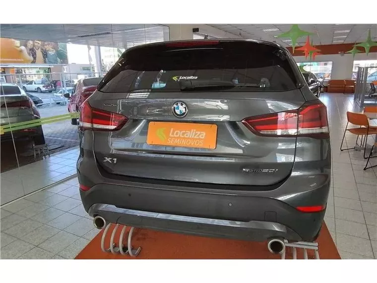 BMW X1 Cinza 6