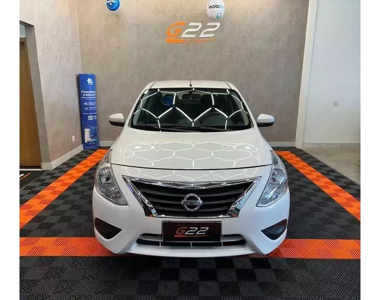 Nissan Versa Branco 1