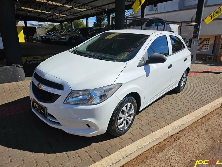 Chevrolet Onix Branco 1