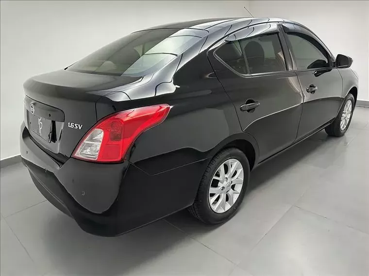 Nissan Versa Preto 8