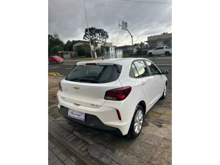 Chevrolet Onix Branco 6