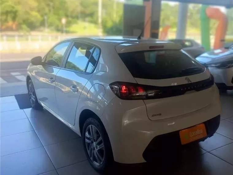 Peugeot 208 Branco 9