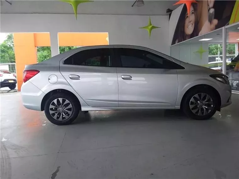 Chevrolet Onix Prata 11