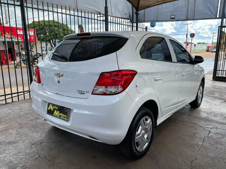 Chevrolet Onix Branco 6