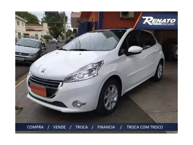 Peugeot 208 Branco 7