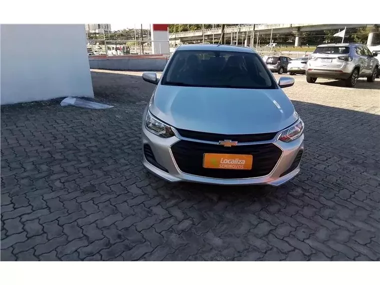 Chevrolet Onix Prata 1