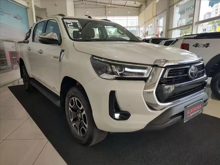 Toyota Hilux Branco 12