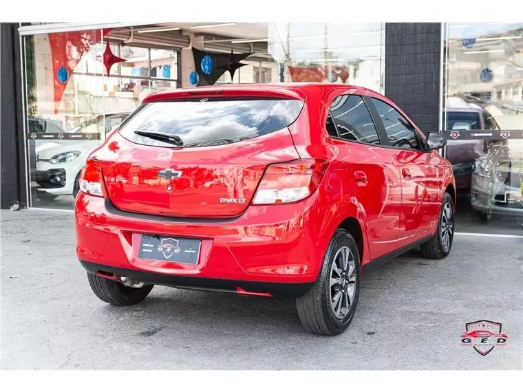 Chevrolet Onix Vermelho 14