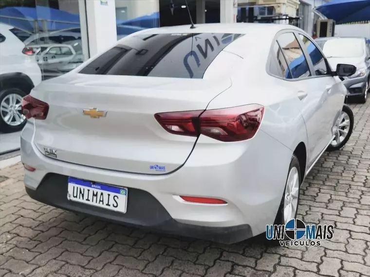 Chevrolet Onix Prata 11