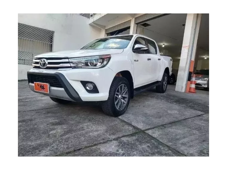 Toyota Hilux Branco 3