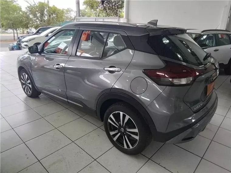 Nissan Kicks Cinza 9