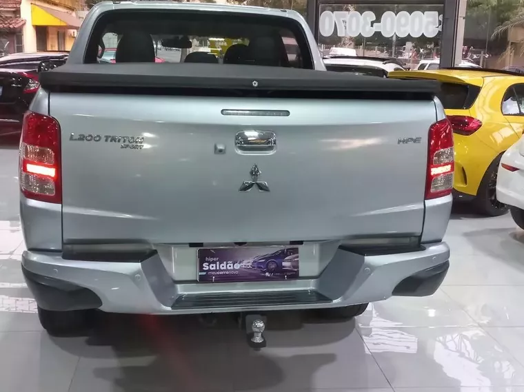 Mitsubishi L200 Triton Prata 21