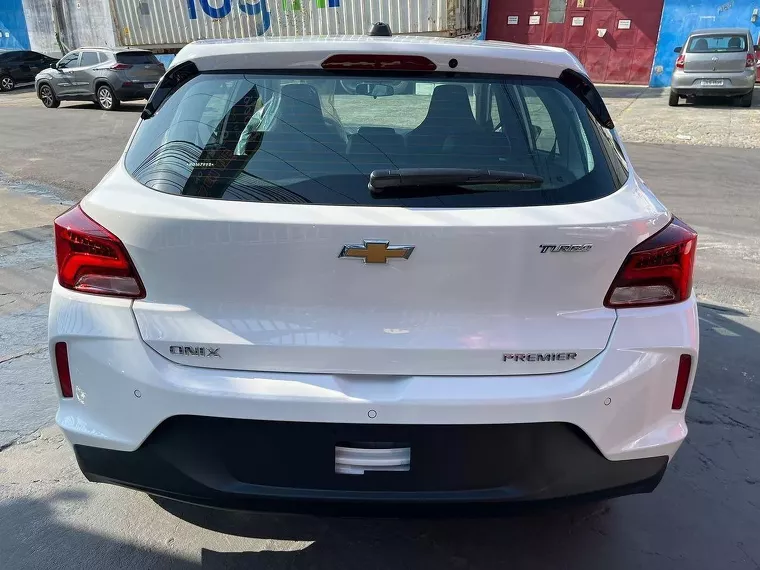 Chevrolet Onix Branco 7