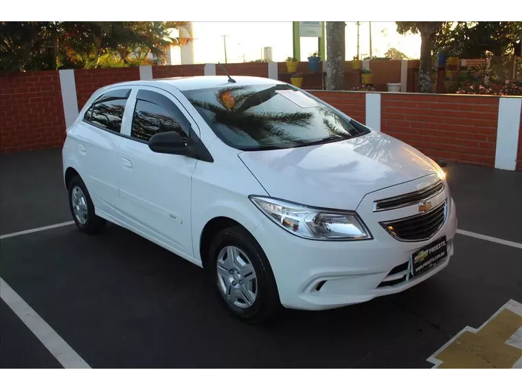 Chevrolet Onix Branco 6