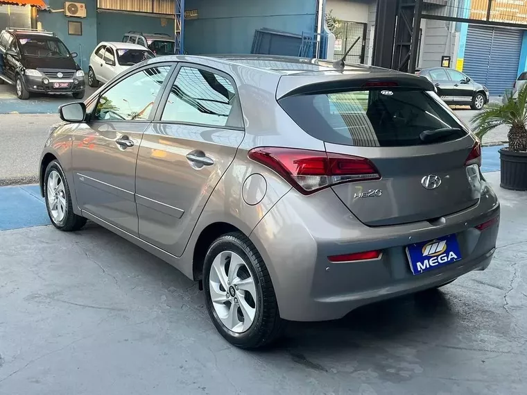 Hyundai HB20 Prata 6