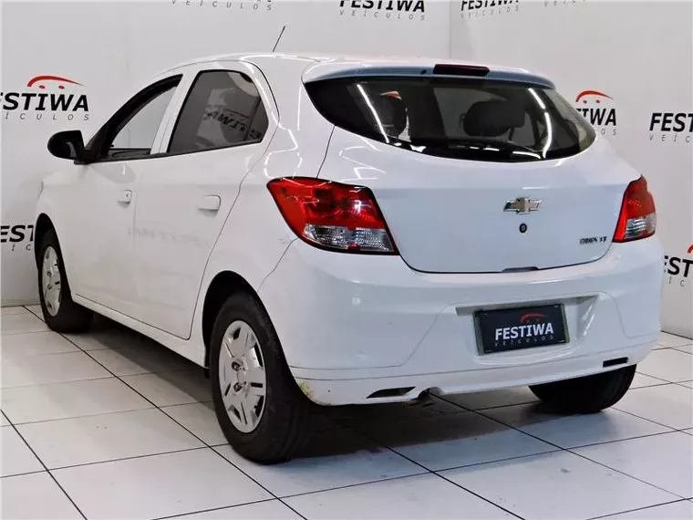 Chevrolet Onix Branco 10