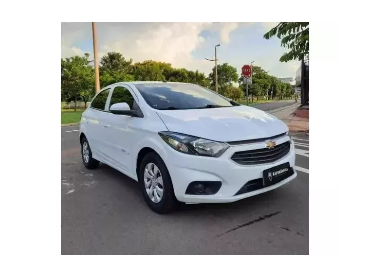 Chevrolet Onix Branco 4