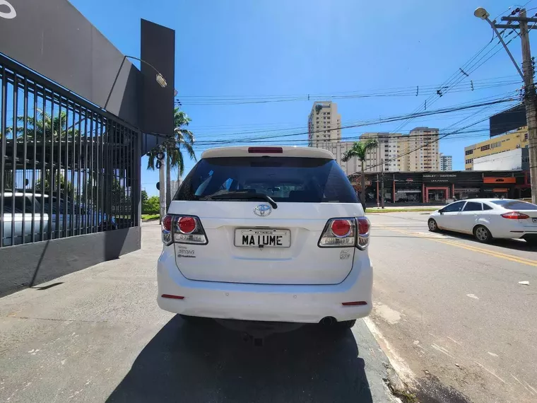 Toyota Hilux SW4 Branco 3